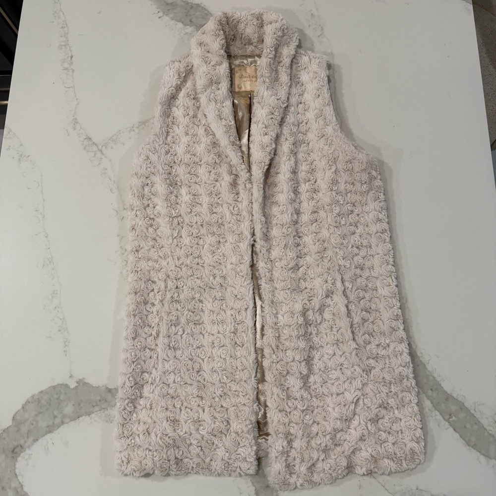Altar’d State Plush Faux Fur Long Vest Womens Small Cream Cozycore Lined Pockets